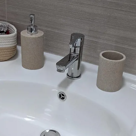 Christian דירה *